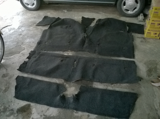 ขายชุดพรมในห้องโดยสาร E30 สภาพดีสะอาด ราคา1500 โทร0924462525โส กทมขายชุดพรมในห้องโดยสาร E30 สภาพดีสะอาด ราคา1500 โทร0924462525โส กทม