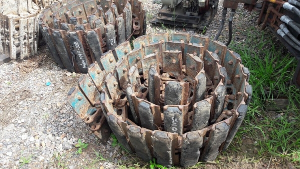 ขาย แทรคเหล็ก แบบหุ้มยาง สำหรับใส่รถขุด แบคโฮ PC 30 , 40 KOMATSU YANMAR เก่าญี่ปุ่นแท้ ขาย แทรคเหล็ก แบบหุ้มยาง สำหรับใส่รถขุด แบคโฮ PC 30 , 40 KOMATSU YANMAR เก่าญี่ปุ่นแท้