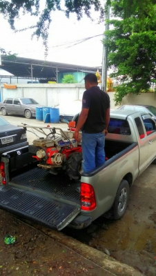 tractor-backhoe ได้จัดส่งรถเกี่ยวข้าววางรายพร้อมมัดแบบเดินตามขึ้นรถให้ลูกค้า ที่ลงมาจากน่าน มารับถึงที่ครับ สุดยอด