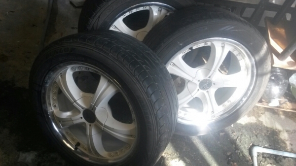 ล้อแม็ก japan 16 4รู รถเก๋ง พร้อมยาง 3 วง ไม่ดุ้งไม่แตกไม่ร้าว