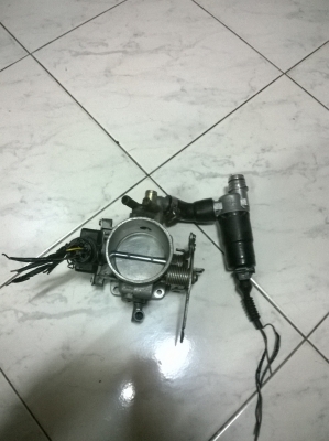 ขายลิ้นปีกผีเสื้อ m20 เกียรออโต้2500 6สูบ สภาพok ราคา1600 โทร0924462525โส กทม