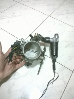 ขายลิ้นปีกผีเสื้อ m20 เกียรออโต้2500 6สูบ สภาพok ราคา1600 โทร0924462525โส กทม