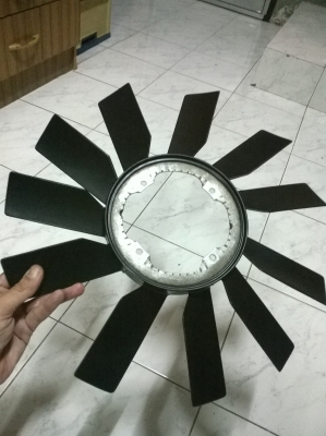 ขายใบพัดลมหน้าเครือง m20 2500 6สูบ สภาพok ราคา700 โทร0924462525โส กทม