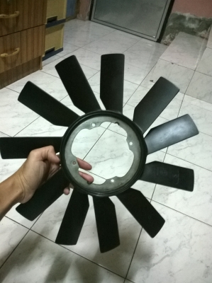 ขายใบพัดลมหน้าเครือง m20 2500 6สูบ สภาพok ราคา700 โทร0924462525โส กทม