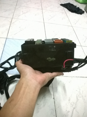 ขายกล่องฟิวส์หน้ารถ e30 สภาพok ราคา1200 โทร0924462525โส กทม