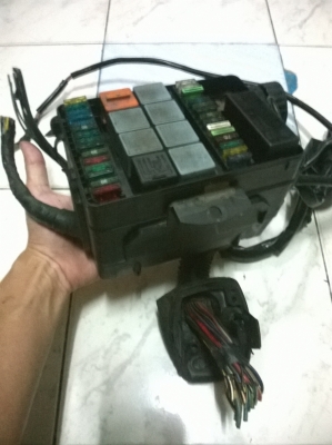 ขายกล่องฟิวส์หน้ารถ e30 สภาพok ราคา1200 โทร0924462525โส กทม