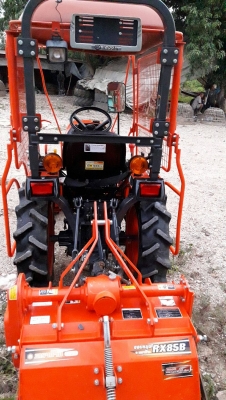 ขายรถไถคูโบต้า  KUBOTA   B2440  พร้อมชุดโครงกันอ้อย SG247  และโรตารี่ RX85B