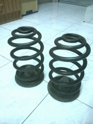 ขายสปริงหลังเดิม e30 สภาพok1คู่ราคา700 โทร0924462525โส กทม