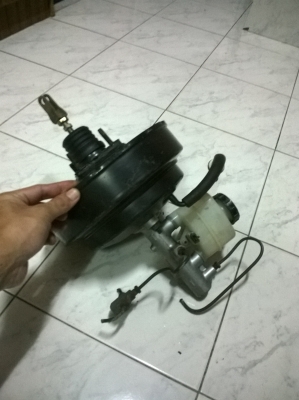 ขายหม้อลมเบรคNissan ถอดออกจาก e30 สภาพok1คู่ราคา1300 โทร0924462525โส กทม