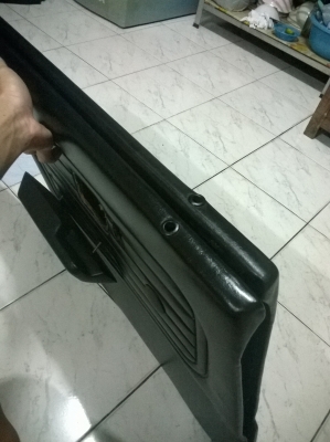 ขายแผงหนังข้างประตู e30 คู่หลัง สภาพok1คู่ราคา900 โทร0924462525โส กทม