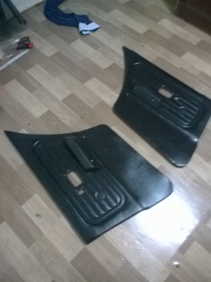 ขายแผงหนังข้างประตู e30 คู่หลัง สภาพok1คู่ราคา900 โทร0924462525โส กทม