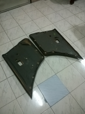 ขายแผงหนังข้างประตู e30 คู่หลัง สภาพok1คู่ราคา900 โทร0924462525โส กทม