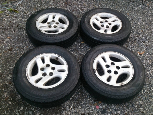 ขายแม็ก TOYOTA 5รู114 พร้อมยาง บริดสโตน ดูราวิส 215/70R15ยาง ปี13 ดอกยางเต็มสวยๆ จำนวน 1 ชุด พร้อมน๊อต 20 ตัว ขายแม็ก TOYOTA 5รู114 พร้อมยาง บริดสโตน ดูราวิส 215/70R15ยาง ปี13 ดอกยางเต็มสวยๆ จำนวน 1 ชุด พร้อมน๊อต 20 ตัว