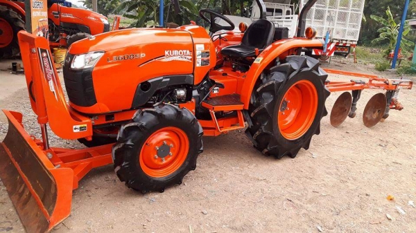 ขายรถไถคูโบต้า  KUBOTA   L 3608SP พร้อมชุดใบมีดดันหน้าคานล่าง  ผาน 4X22