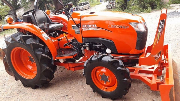 ขายรถไถคูโบต้า KUBOTA L 3608SP พร้อมชุดใบมีดดันหน้าคานล่าง ผาน 4X22 ขายรถไถคูโบต้า KUBOTA L 3608SP พร้อมชุดใบมีดดันหน้าคานล่าง ผาน 4X22