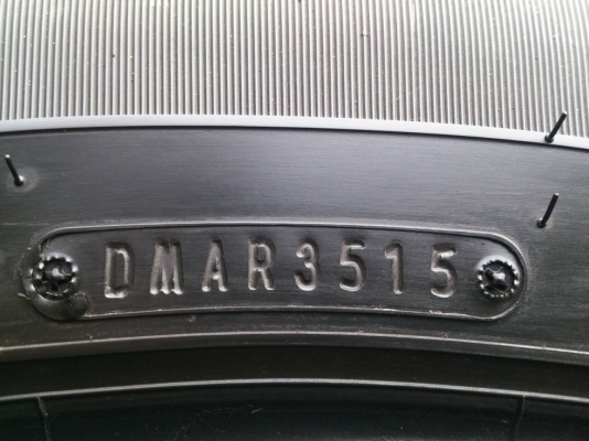 ขายยาง 265/60R18 DUNLOP ปี15 ดอกยางหนาสดไม้แตกลายไม่ร้าวไม่มีปะ สวยๆจำนวน 1 ชุด