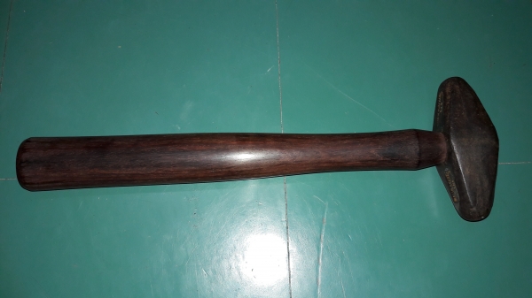 ขายค้อนทุบงานโบราณอังกฤษหนักรวมด้าม1.1กิโลกรัม Made in England.เก่าด้ามไม้มงคลสวยงาม