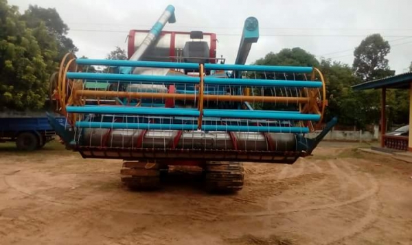 ขายรถเกี่ยวข้าว ไทยเส็งยนต์ อุ้ม2.5ตัน เครื่องHINO 210เทอร์โบ ช่วงล่างดี ปั้มดี สภาพพร้อมลุยงาน ราคา440,000 สนใจโทร 090-8588220คุณนะ 093-3258446คุณบิว หรือเข้าดูสินค้าอื่นๆได้ที่ www.narong2truck.com หรือ www.truck.in.th/498 หรือเพจFacebook ณรงค์ ซื้อขายร