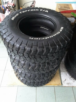 BF KM2 ขนาด 265-75-16 ปลายปี09 สภาพสวยๆ 1ชุด