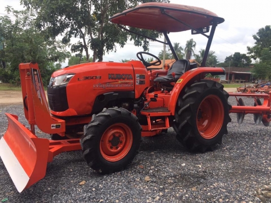 ขายรถไถคูโบต้า L3608 4WD2เพลา สภาพสวย พร้อมใช้งาน ขายพร้อมอุปกรณ์ใบมีดดันหน้า+ผานพรวน ราคา 298,000 บาท สนใจติดที่เบอร์ 081-9136451 ค่ะ หรือ ขอดูรูปเพิ่มเติมทาง line:bow6451 ค่ะ