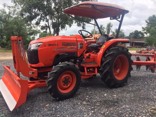 ขายรถไถคูโบต้า L3608 4WD2เพลา สภาพสวย พร้อมใช้งาน ขายพร้อมอุปกรณ์ใบมีดดันหน้า+ผานพรวน ราคา 298,000 บาท สนใจติดที่เบอร์ 081-9136451 ค่ะ หรือ ขอดูรูปเพิ่มเติมทาง line:bow6451 ค่ะ