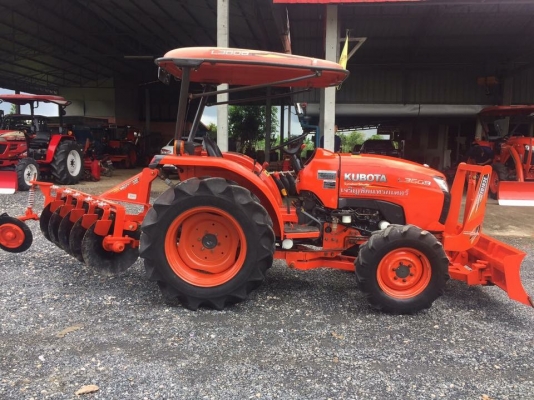 ขายรถไถคูโบต้า L3608 4WD2เพลา สภาพสวย พร้อมใช้งาน ขายพร้อมอุปกรณ์ใบมีดดันหน้า+ผานพรวน ราคา 298,000 บาท สนใจติดที่เบอร์ 081-9136451 ค่ะ หรือ ขอดูรูปเพิ่มเติมทาง line:bow6451 ค่ะ