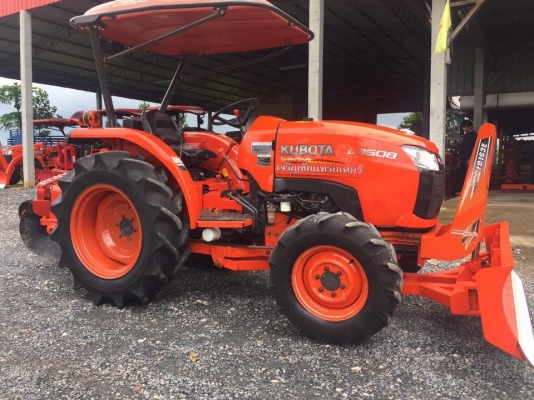 ขายรถไถคูโบต้า L3608 4WD2เพลา สภาพสวย พร้อมใช้งาน ขายพร้อมอุปกรณ์ใบมีดดันหน้า+ผานพรวน ราคา 298,000 บาท สนใจติดที่เบอร์ 081-9136451 ค่ะ หรือ ขอดูรูปเพิ่มเติมทาง line:bow6451 ค่ะ