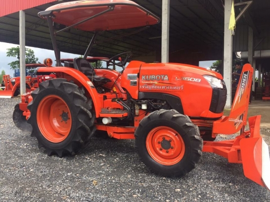 ขายรถไถคูโบต้า L3608 4WD2เพลา สภาพสวย พร้อมใช้งาน ขายพร้อมอุปกรณ์ใบมีดดันหน้า+ผานพรวน ราคา 298,000 บาท สนใจติดที่เบอร์ 081-9136451 ค่ะ หรือ ขอดูรูปเพิ่มเติมทาง line:bow6451 ค่ะ