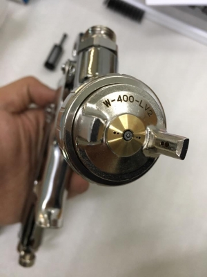 ขายปืนพ่นสี ยี่ห้อ Iwata รุ่น w-400 พร้อมถ้วย 600ml. (มีขนาดหัว 1.3,1.4 mm.)