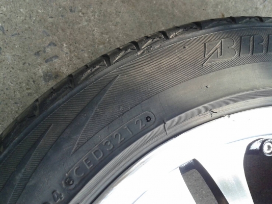 ขอบ15นิ้ว4รู100 พร้อมยาง ชุดนี้ ราคา 5700 บาท ขอบ15นิ้ว4รู100 พร้อมยาง ชุดนี้ ราคา 5700 บาท