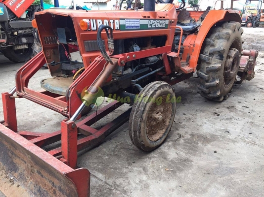 รถไถคูโบต้ามือสองราคาถูก เก่าไทย L2602 แถมอุปกรณ์ 2 ชิ้น ใบดันหน้า+โรตารี่