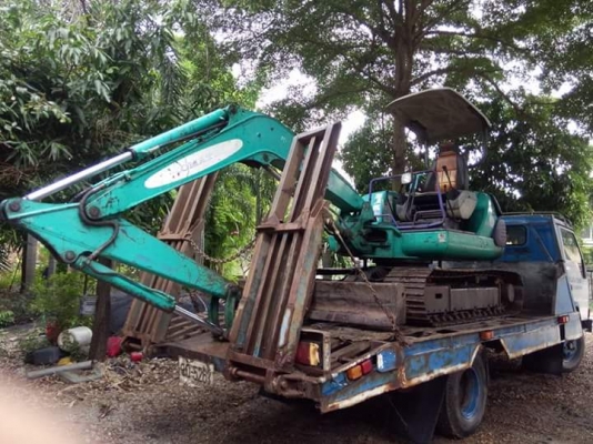 แบคโฮ komatsu pc40 พร้อมเทลเล่อร์ 6ล้อ แบคโฮ komatsu pc40 พร้อมเทลเล่อร์ 6ล้อ
