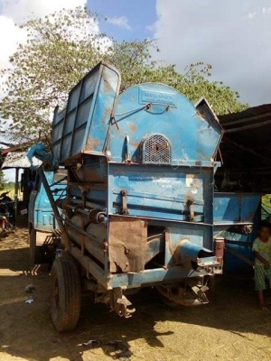 ขายรถนวดข้าว เครื่อง isuzu 88 แรงฝาดำ ทะเบียนแจ้งจอด ขายรถนวดข้าว เครื่อง isuzu 88 แรงฝาดำ ทะเบียนแจ้งจอด