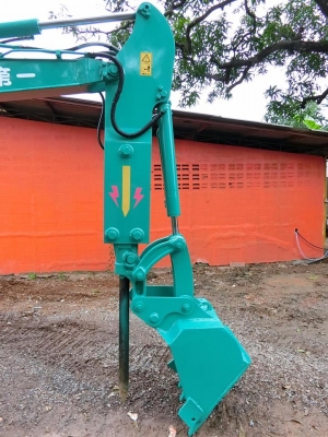 KOMATSU 30-7E <มีหัวกระแทกในตัวพร้อม><มีVDOให้ชม>รถเก่านอกมีเอกสาร☎️ติดต่อ 085-5632278 (ราคาต่อรองได้)