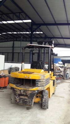 ขายโฟคลิฟท์5ตันน้ำหนักรถ6555กิโลราคา220,000ครับ