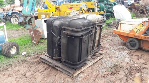 มีของเข้ามาเติมอีกแล้วครับ ถังน้ำมัน ขนาดใหญ่ ถังน้ำมัน สำหรับติดรถบรรทุก 4 ล้อ 6 ล้อ 10 ล้อ จำนวนมาก มีของเข้ามาเติมอีกแล้วครับ ถังน้ำมัน ขนาดใหญ่ ถังน้ำมัน สำหรับติดรถบรรทุก 4 ล้อ 6 ล้อ 10 ล้อ จำนวนมาก