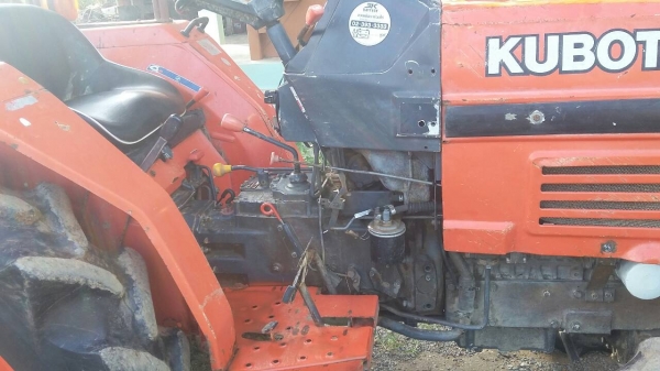 ขาย L2605 DT (4&times;4 )สองเพลาพวงมาลัยเพลาเวอร์ เครื่องเกียร์ดี รถพร้อมใช้งานพร้อมโรตารี่