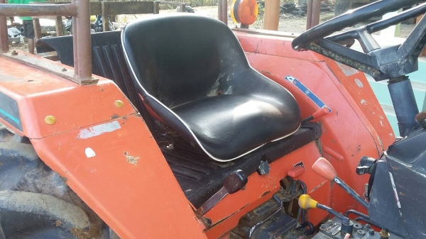 ขาย L2605 DT (4&times;4 )สองเพลาพวงมาลัยเพลาเวอร์ เครื่องเกียร์ดี รถพร้อมใช้งานพร้อมโรตารี่