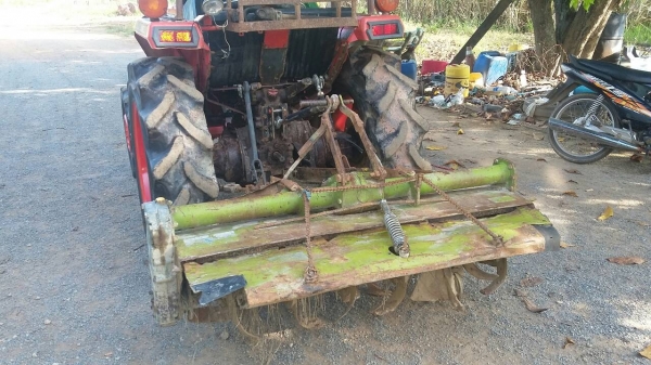 ขาย L2605 DT (4&times;4 )สองเพลาพวงมาลัยเพลาเวอร์ เครื่องเกียร์ดี รถพร้อมใช้งานพร้อมโรตารี่