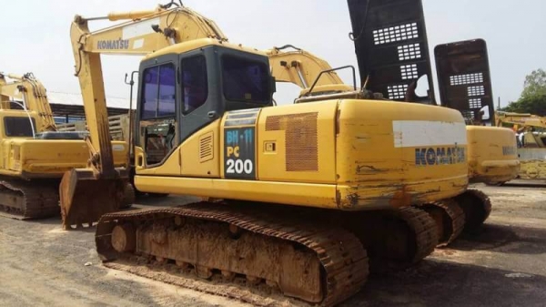 ขาย 1,650,000 KOMATSU pc 200-7 ทำงาน 5,000 ชั่วชทม. เครื่องดี โช่หนา เอวแน่น ปั้มดีไฟฟ้าครบ  เอกสารเล่มทะเบียน รถอยู่ ยโสธร 090-772-3710 090-772-3708