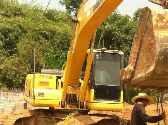 ขาย 1,650,000 KOMATSU pc 200-7 ทำงาน 5,000 ชั่วชทม. เครื่องดี โช่หนา เอวแน่น ปั้มดีไฟฟ้าครบ  เอกสารเล่มทะเบียน รถอยู่ ยโสธร 090-772-3710 090-772-3708
