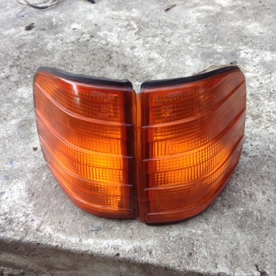 ขายไฟเลี้ยวหน้า1คู่BENZ W126