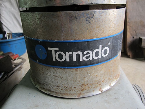 ขายเครื่องขัดพื้น TORNADO ของอเมริกาใช้ไฟ220โวลท์มาพร้อมสายยาวๆเลยครับ ขายเครื่องขัดพื้น TORNADO ของอเมริกาใช้ไฟ220โวลท์มาพร้อมสายยาวๆเลยครับ