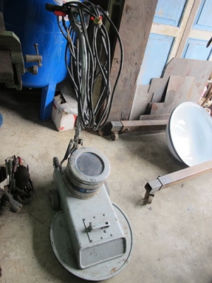 ขายเครื่องขัดพื้น TORNADO ของอเมริกาใช้ไฟ220โวลท์มาพร้อมสายยาวๆเลยครับ ขายเครื่องขัดพื้น TORNADO ของอเมริกาใช้ไฟ220โวลท์มาพร้อมสายยาวๆเลยครับ