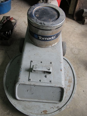ขายเครื่องขัดพื้น TORNADO ของอเมริกาใช้ไฟ220โวลท์มาพร้อมสายยาวๆเลยครับ ขายเครื่องขัดพื้น TORNADO ของอเมริกาใช้ไฟ220โวลท์มาพร้อมสายยาวๆเลยครับ