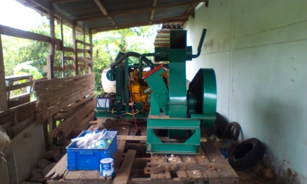 เครื่องสับไม้ ราคา 180000 สถาพไหม่ พร้อมเครื่องยนต์ isuzu 90 แรงม้า (เครื่องยนต์เก่านอก) พร้อมใช้งาน ขนาด 2-6 ตัน/ชั่วโมง... ราคา 180,000 ไม่เอาเครื่องยนต์ลดราคาให้ครับ อยู่แถว หนองกี่ นางรอง จ. บุรีรัมย์ ติดต่อ พล 0640868812 , 0804873797 เครื่องสับไม้ ราคา 180000 สถาพไหม่ พร้อมเครื่องยนต์ isuzu 90 แรงม้า (เครื่องยนต์เก่านอก) พร้อมใช้งาน ขนาด 2-6 ตัน/ชั่วโมง... ราคา 180,000 ไม่เอาเครื่องยนต์ลดราคาให้ครับ อยู่แถว หนองกี่ นางรอง จ. บุรีรัมย์ ติดต่อ พล 0640868812 , 0804873797