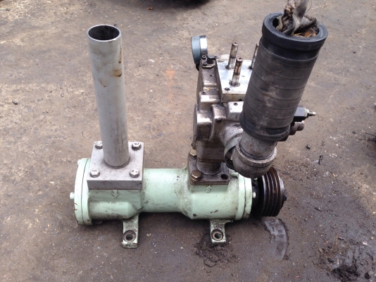 ขายปั้มน้ำมันแบบสกูร Kawasaki made in Japan สภาพสวยมาก หมุนนิ่ม พร้อมใช้งาน