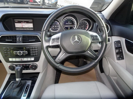BENZ C200 W204 1.8CGI AT ปี 2013