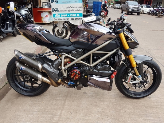 ขายคับ DUCATI STREET FIGHTER1098S ปี2011 ของแต่งเต็ม สีBLACK CROME คาร์บอนไฟเบอร์ทั้งคัน ยางหน้าหลังพึงเปลี่ยนใหม่ ทะเบียนแท้พร้อมโอน ราคา 525000 บาท ส่งได้ทั่วไทยคับ สนใจติดต่อ 081-0578282 FACEBOOK ชาญณรงค์ ป๊อป ชัยอมฤต ไอดีไลน์ POPBIGBIKESAKON คับ สนใจร
