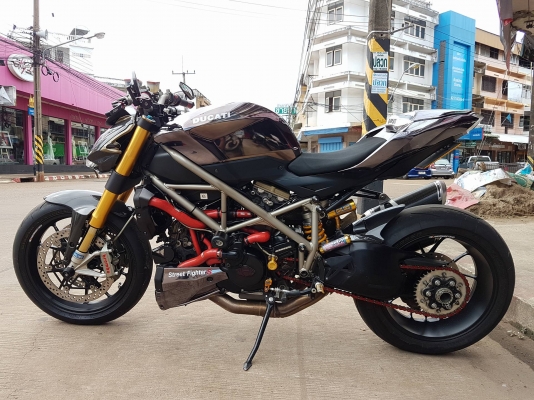 ขายคับ DUCATI STREET FIGHTER1098S ปี2011 ของแต่งเต็ม สีBLACK CROME คาร์บอนไฟเบอร์ทั้งคัน ยางหน้าหลังพึงเปลี่ยนใหม่ ทะเบียนแท้พร้อมโอน ราคา 525000 บาท ส่งได้ทั่วไทยคับ สนใจติดต่อ 081-0578282 FACEBOOK ชาญณรงค์ ป๊อป ชัยอมฤต ไอดีไลน์ POPBIGBIKESAKON คับ สนใจร